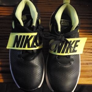 Boys shoes